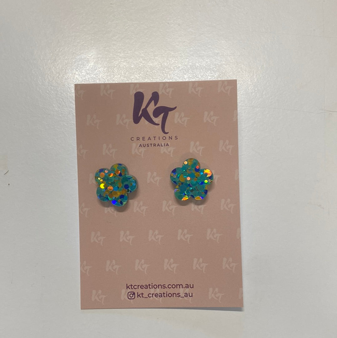 Blue flower stud