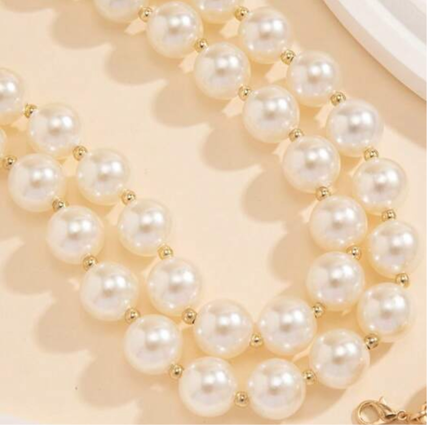 Faux pearl chocker