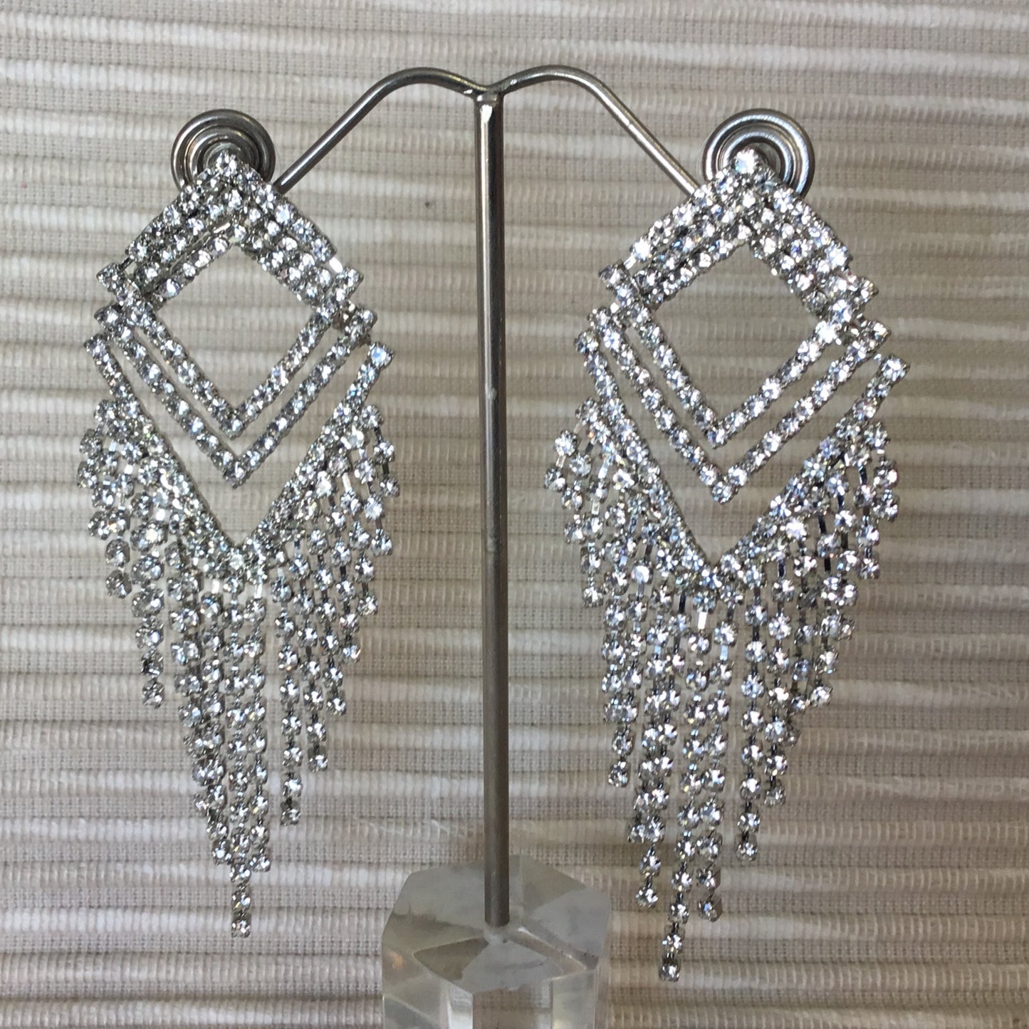 Sparkle V Dangle earrings